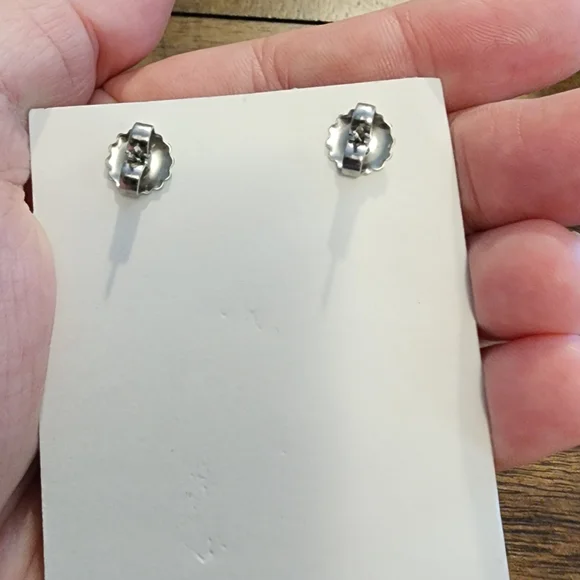 Silver color leaf dangling earrings - Picture 5 of 5